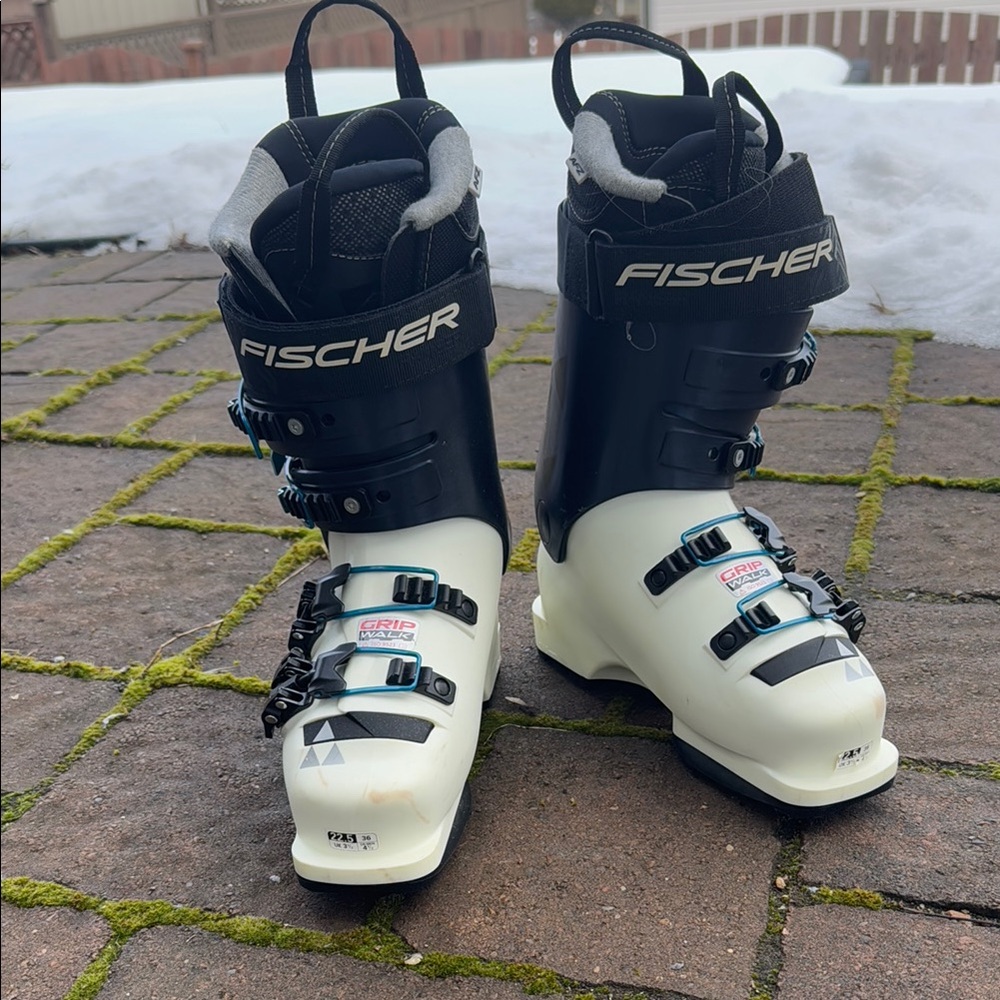 Fischer Black and White Ski Boots ladies size 6